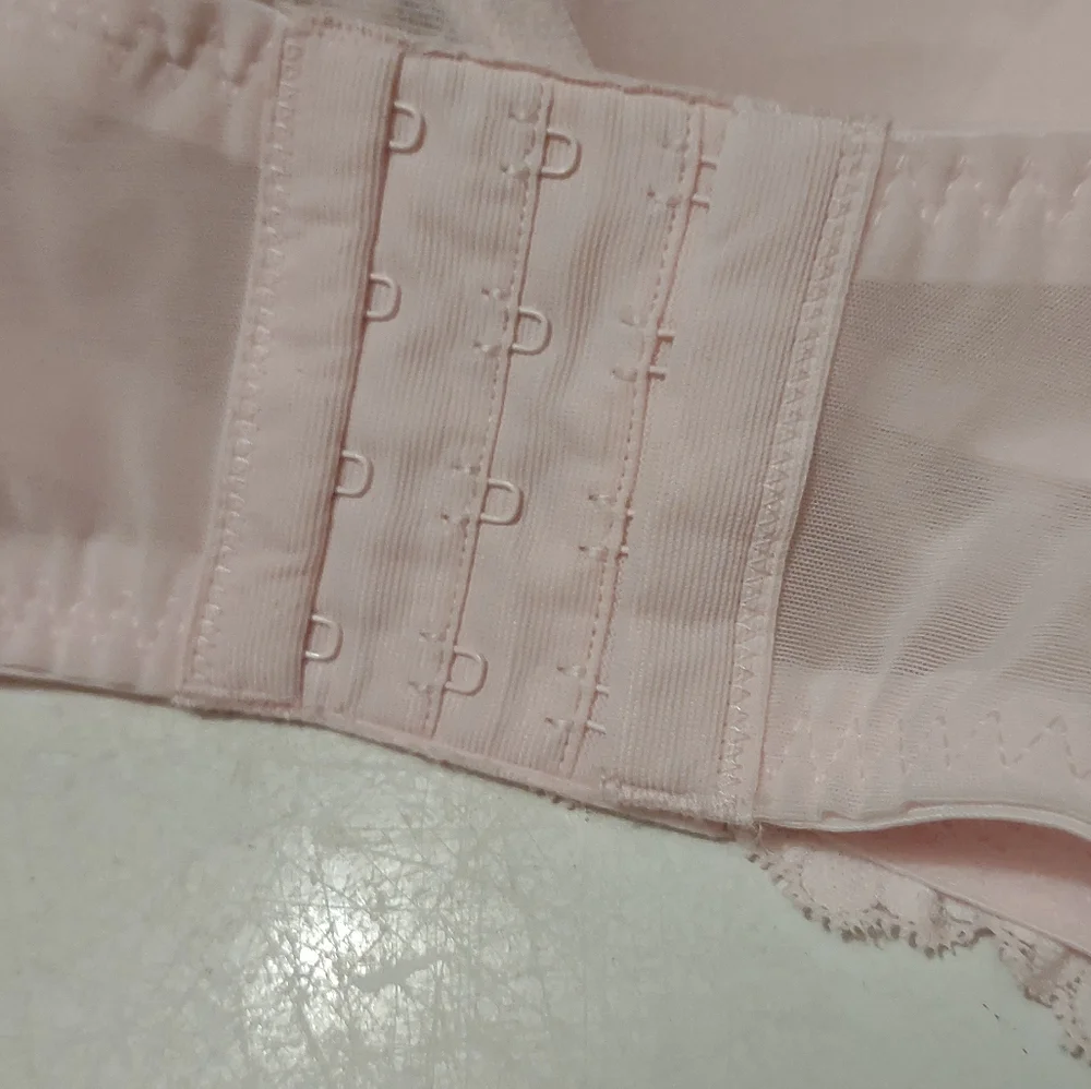 Woman's pink madenform‎ 36 C bra